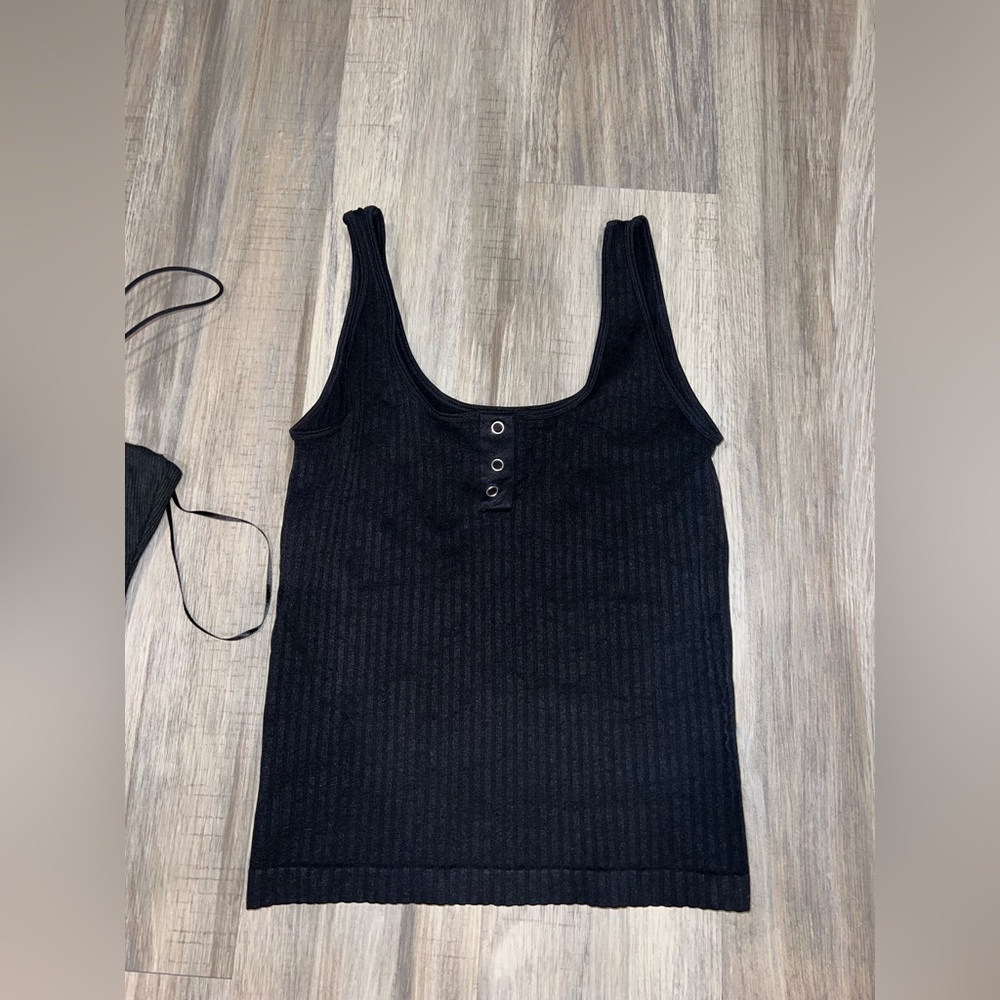 Tops and short set - Picture 6 of 12